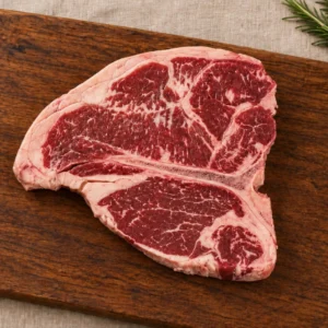 T-Bone de Ganado Verde, vista desde arriba sobre tabla de madera